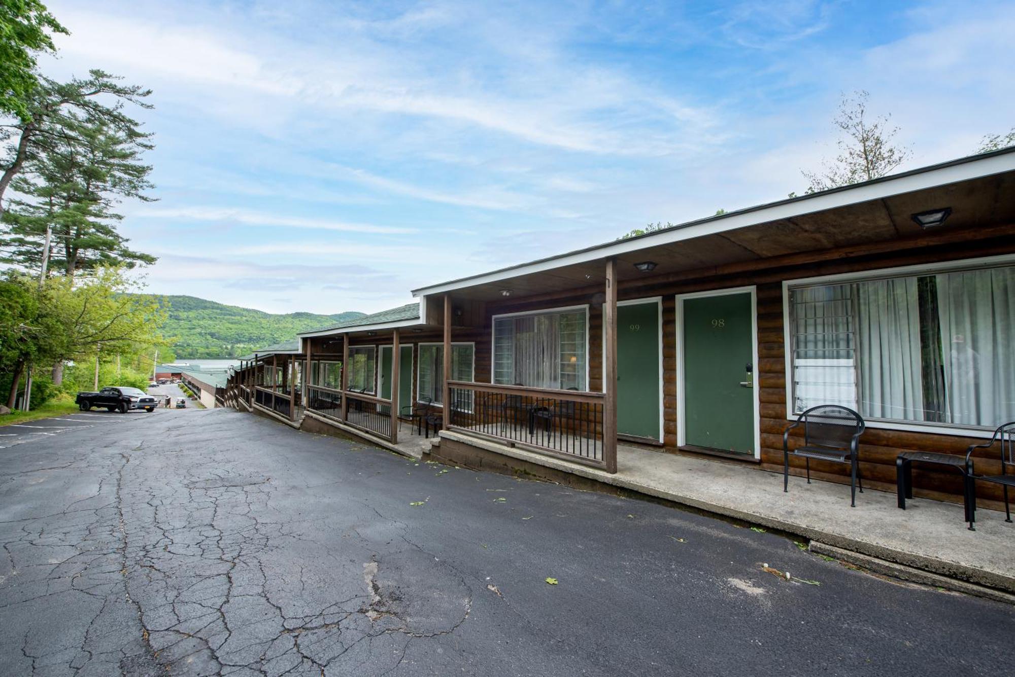 Scotty'S Lakeside Resort Lake George Exterior photo