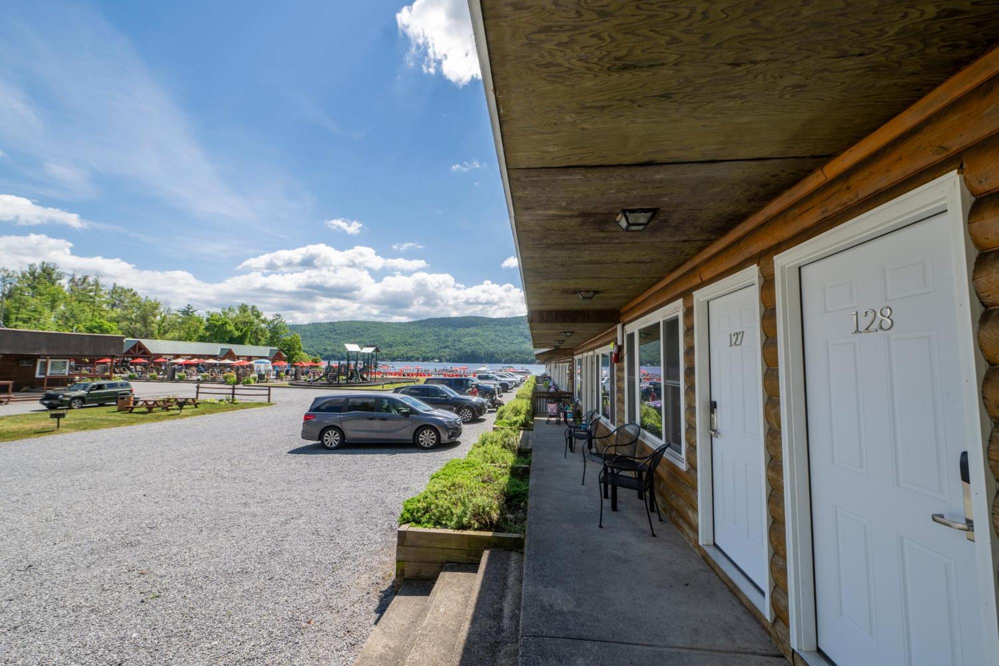 Scotty'S Lakeside Resort Lake George Room photo